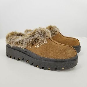 Skechers Women's Tan Fur-Lined Clogs